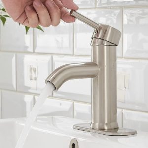 Brushed Nickel Bathroom Sink Faucet Single Hole Single Handle Bathroom Faucet Modern One-Hole  Faucet Commercial Washbasin Faucet Countertop Installation (1 Hole or 3 Hole)
